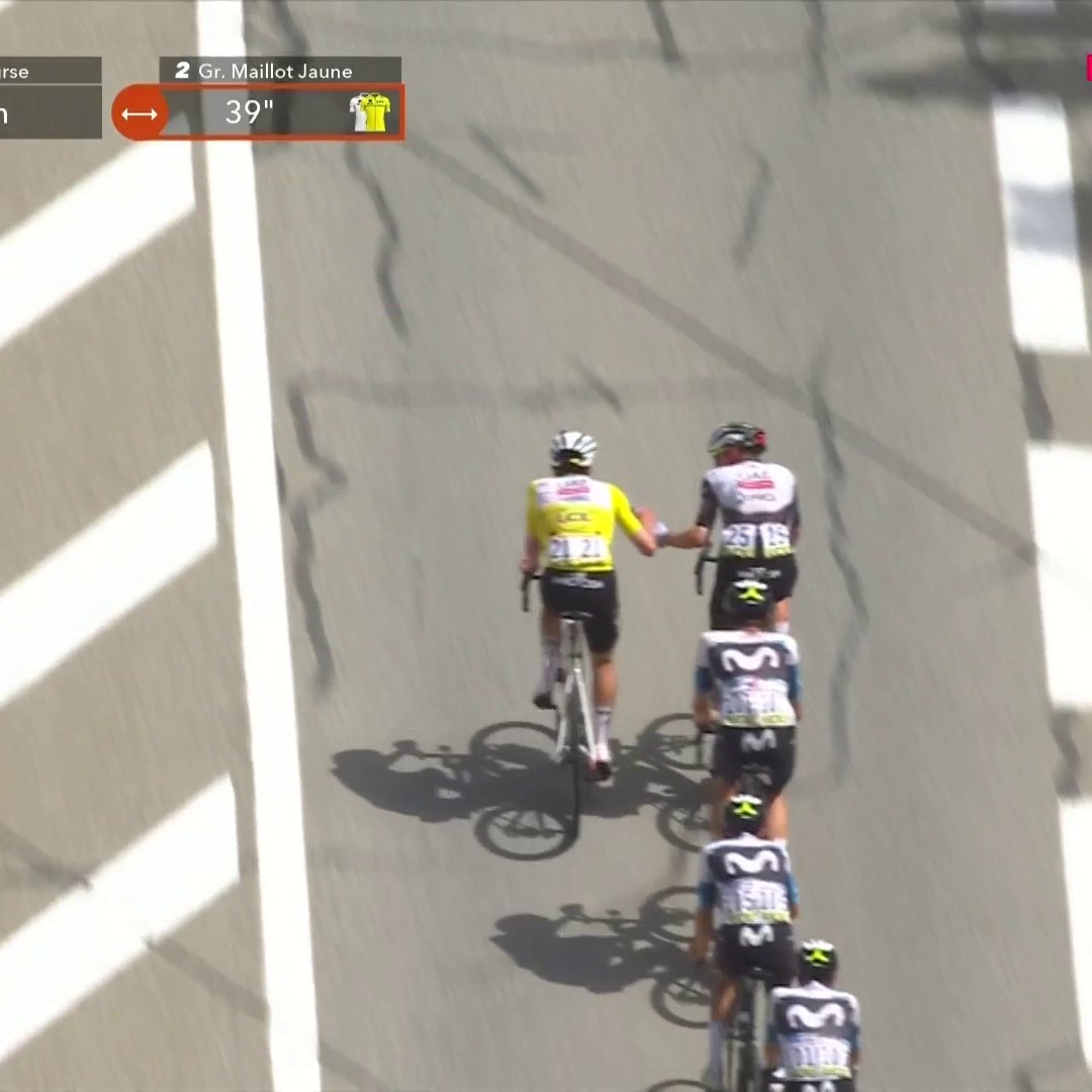 Un équipier modèle : quand Pogacar est allé chercher un bidon et remonté le peloton pour ravitailler Sivakov sur la 7e étape du Dauphiné hier #Dauphiné #LesRP