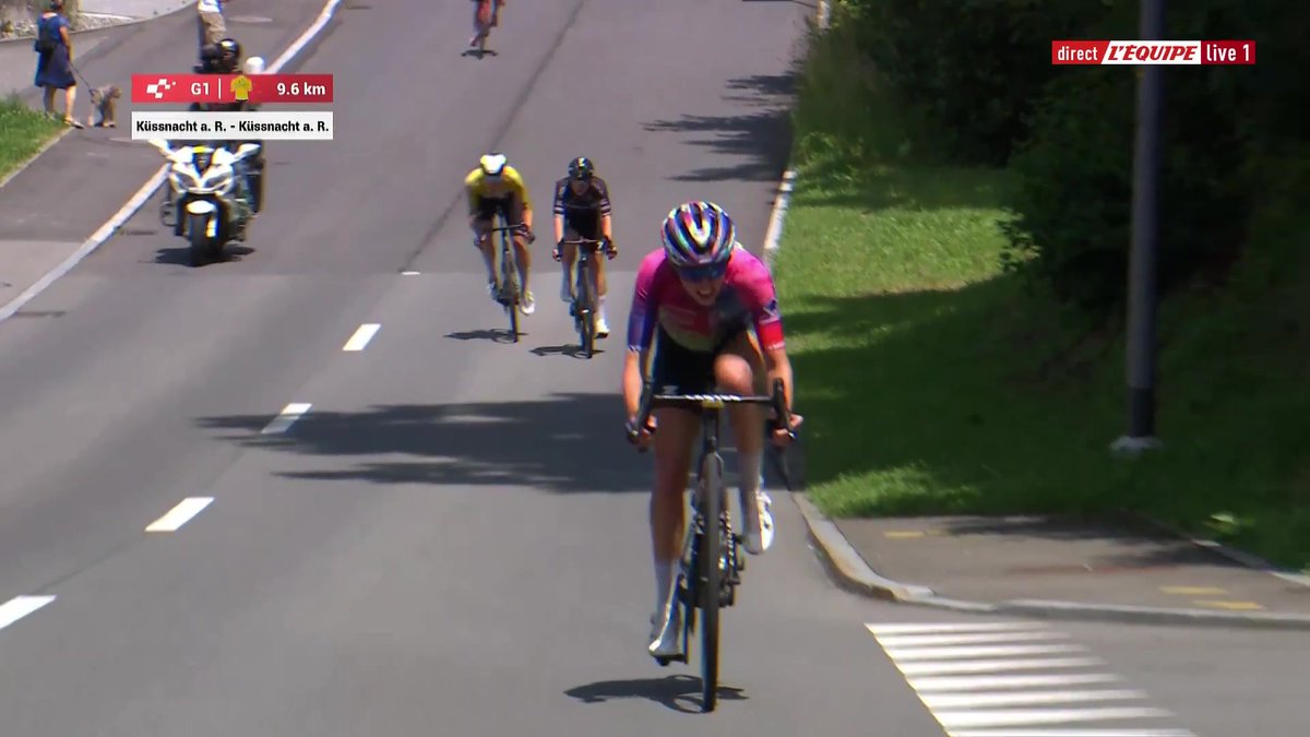 Marlen Reusser piège Demi Vollering à 10 kilomètres de l'arrivée ! Suivez la course sur L'Équipe live > #lequipeVELO
