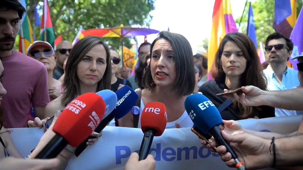 "España está cansada de elegir entre lo malo y lo peor. Queremos construir un país plurinacional, feminista, con derechos sociales y que baje el precio del alquiler. La alternativa vendrá de la gente corriente y no del bipartidismo". 🎥 Irene Montero en la Marcha Republicana.