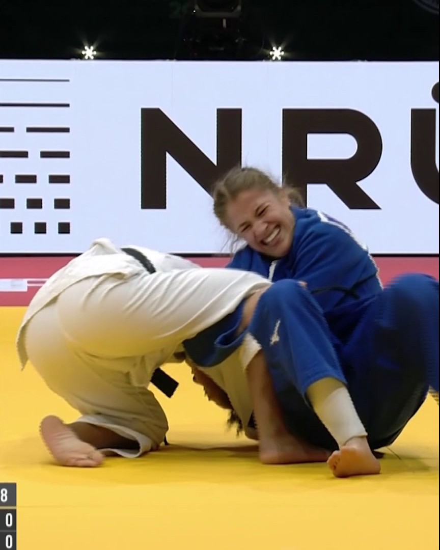 🥋🇫🇷 Martha Fawaz (-57kg) battue par ippon suite à un étranglement lors des championnats du monde. La Française a été évacuée sur civière après être restée KO.