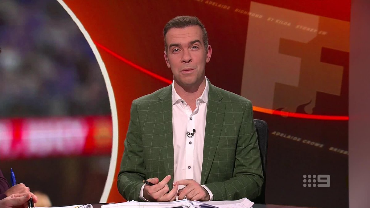 "From West Coast, the deal on the table for him is three years with triggers for a fourth. For Brisbane, the deal is six years." Tom Morris with details on the offers for Oscar Allen, who he still believes wants to join the Lions. #9FootyFurnace | Watch on Nine & 9Now 🖥️