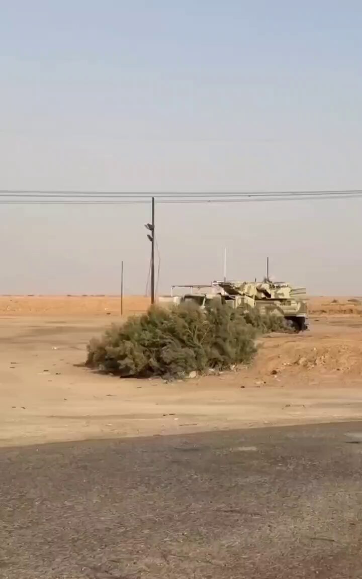 🎖️ 🎖️ الدفاعات الجوية العراقية تنتشر قرب حقل البزركان النفطي في ميسان الواقع قرب الحدود العراقية الإيرانية. الدفاعات الجوية العراقية من طراز بانستير اس 1 الروسية.