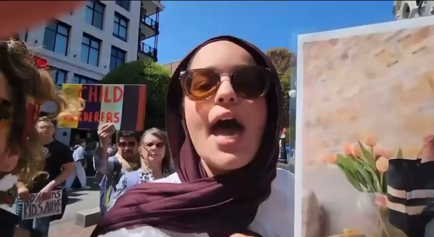 Like many other law enforcement in Canada, Victoria Police Victoria Police showing here how they allow Hamas loyalist scum to treat &amp; talk to them any way they wish with zero consequence.
