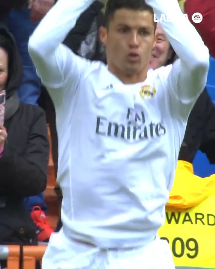 Un jour ça sifflait Cristiano au Bernabéu et ça chantait « Messi ! Messi » dans les tribunes. La deuxième mi-temps ça a donné ça :