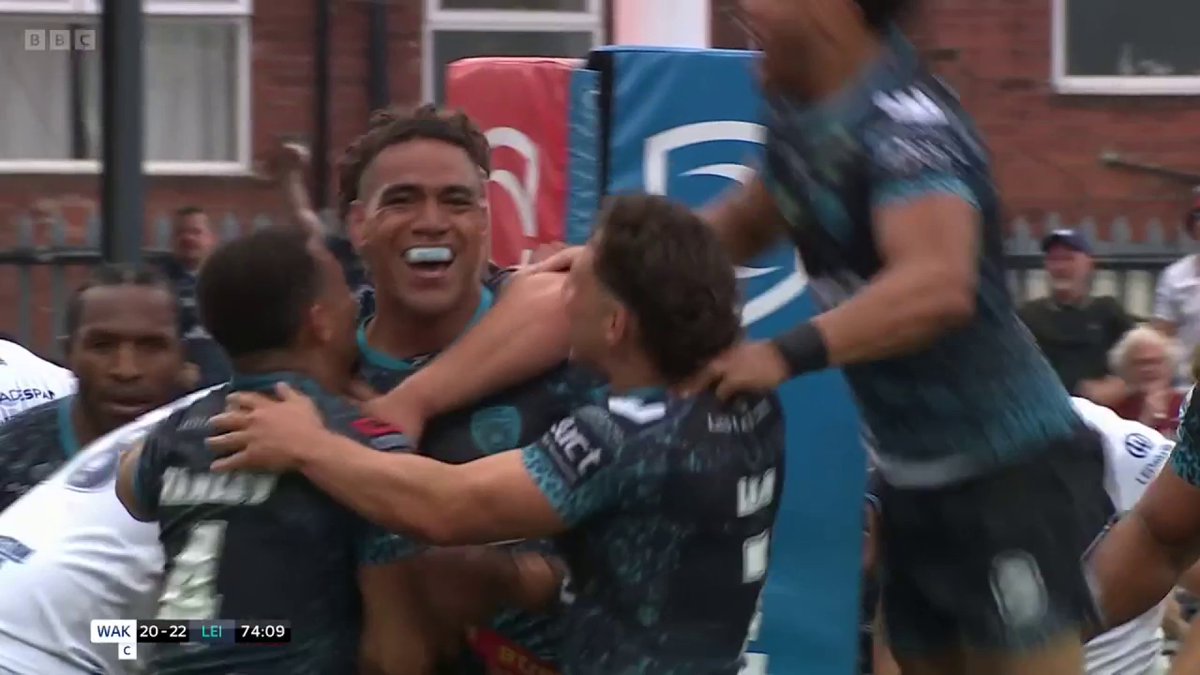 The match-winner for Leigh? Joe Ofahengaue forces his way over for the Leopards to put them back ahead in Wakefield 🐆 📺📲 Watch the final minutes live on BBC Two and BBC iPlayer #BBCRL