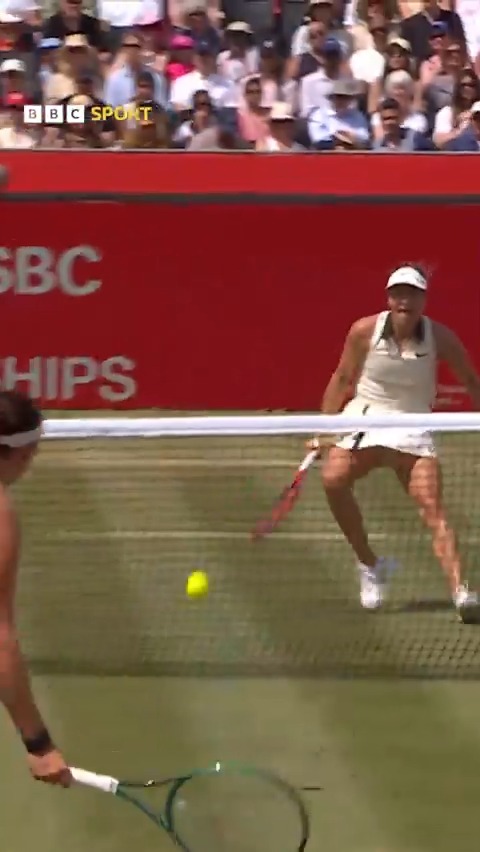 "Anisimova huffed and she puffed but she cannot blow Maria's house down!" This rally during the women's singles final at Queen's was amazing!