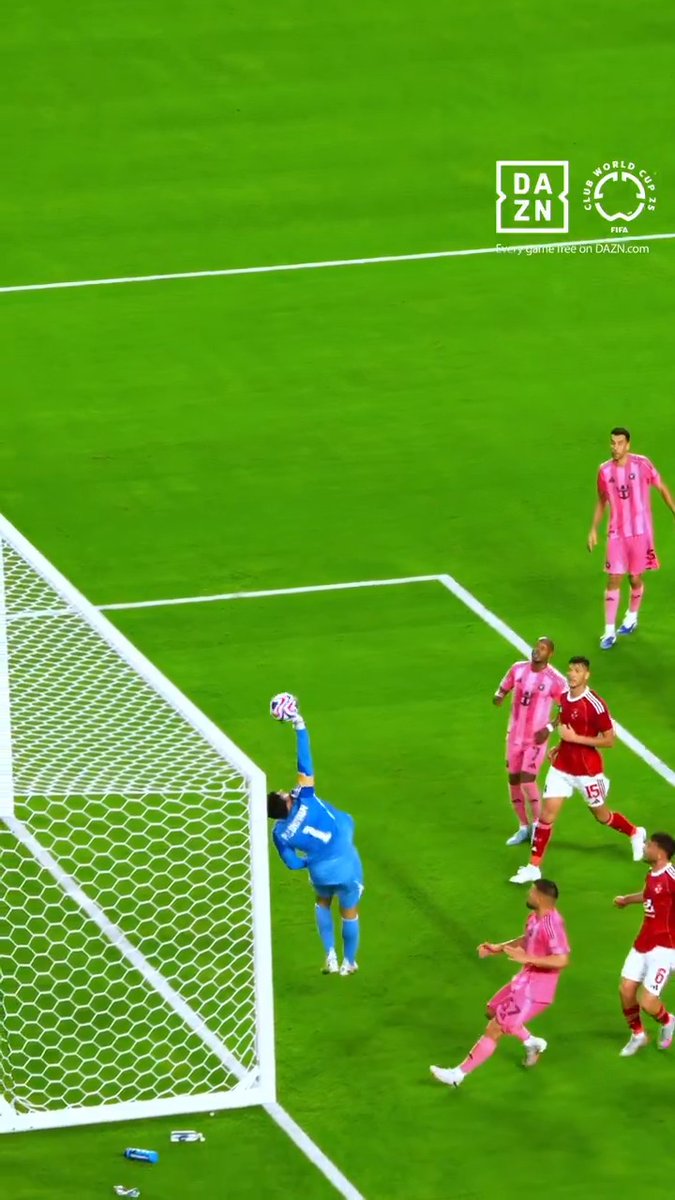 تصدٍ خيالي يا شنو 👏 #FIFACWC | Mohamed El Shenawy