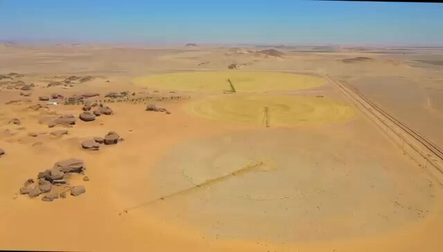 مشروع زراعي | للبيع مساحه ١،١٥٣.٥٠٠ عدد محاور ٣ يوجد ترخيص قمح 425 طن يبعد عن الطريق الرئيسي 13 كيلو الطريق مزفلت يبعد عن مركز المنطقه 60 كيلو يبعد عن مشروع تروجينا ( نيوم ) 65 كيلو يقع على حدود الشريط الامني لمشروع نيوم موجود نهايه المقطع تفاصيل اكثر للتواصل : 0505430863