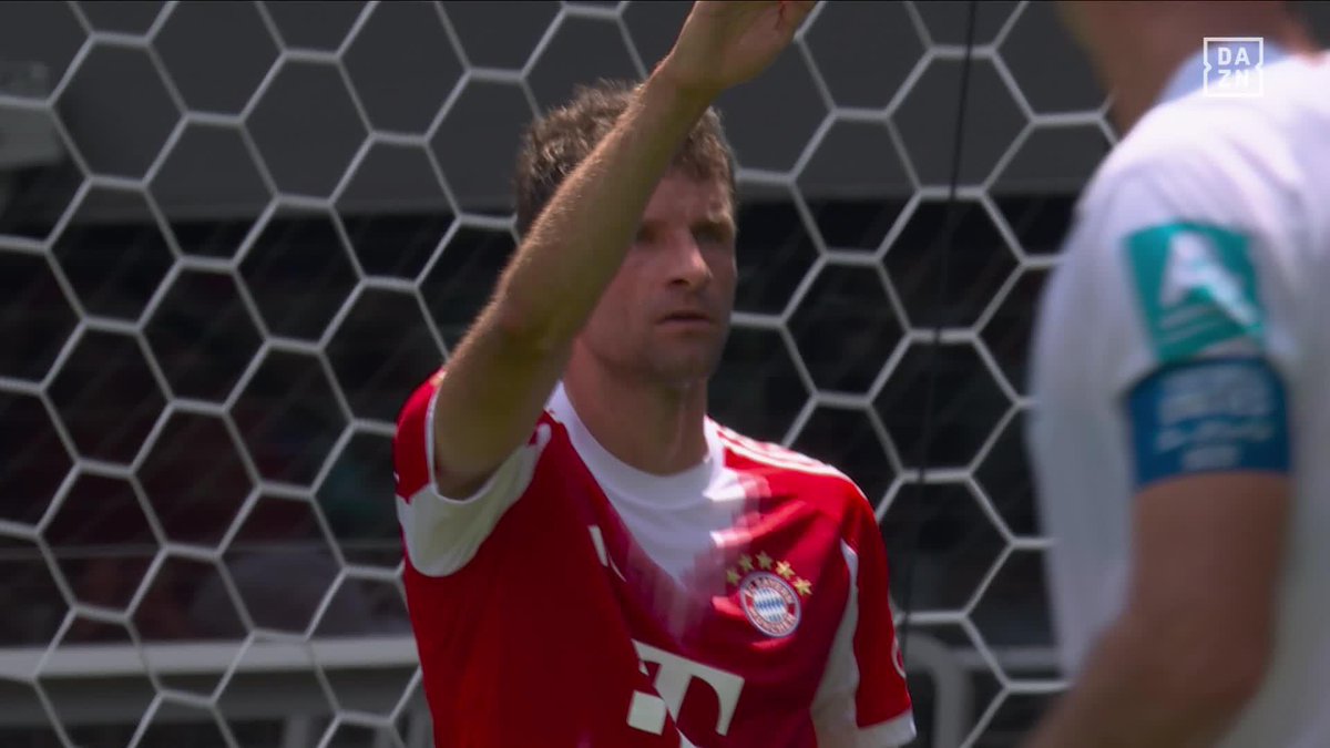 No es lo que cuenta la leyenda. Es lo que la leyenda sigue haciendo. No hay nada más mítico que Müller marcando goles con el Bayern de Múnich 🐐 FIFA Club World Cup | Todos los partidos gratis en | #FIFACWC #TakeItToTheWorld