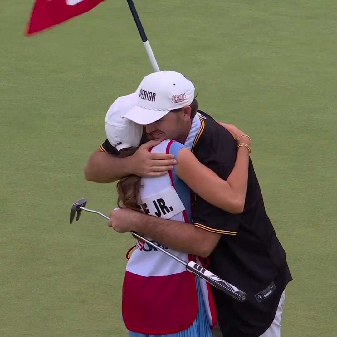 Philip Barbaree Jr. shows love to the fans at Oakmont by donning a Pittsburgh Pirates jersey on his final hole of a memorable week. 🏴‍☠️