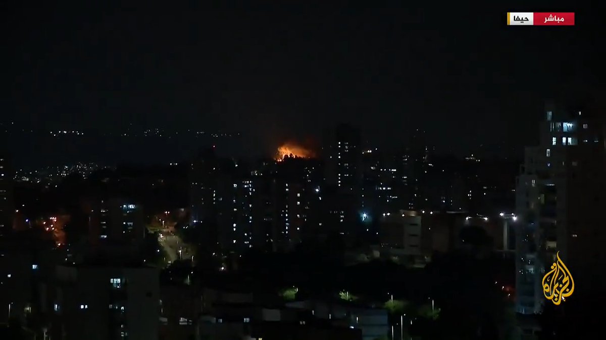 🚨İran'dan bu sefer fırlatılan balistik füzelerin patlayıcı etkisi daha yüksek ve patlama sonrası yanma ve siyah duman oluştu.
