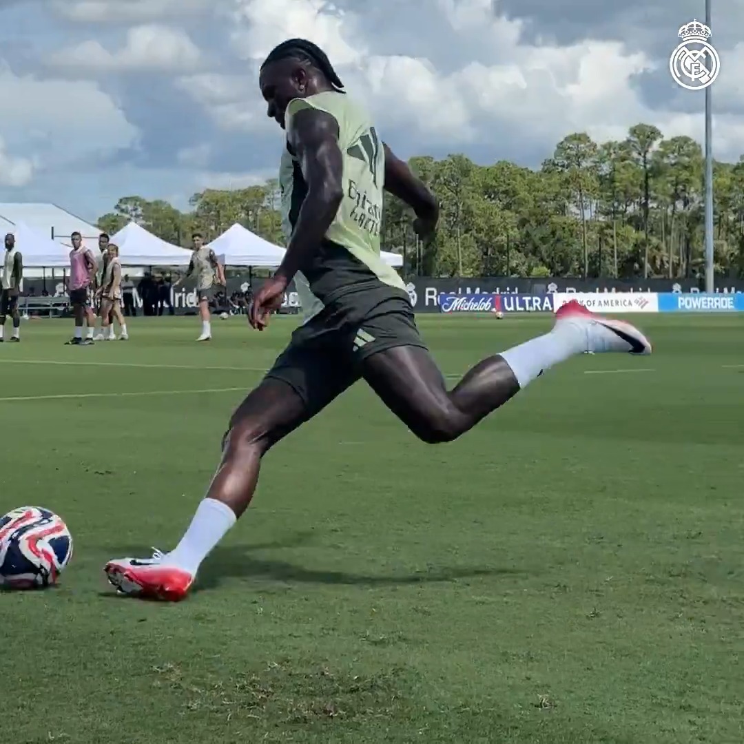 💪 Sesi latihan hari pertama Real Madrid di Florida mempersiapkan Piala Dunia Antarklub 2025. Laga pertama Madrid melawan Al Hilal akan kick-off Kamis pagi pukul 02.00 WIB! ¡VAMOS REAL!