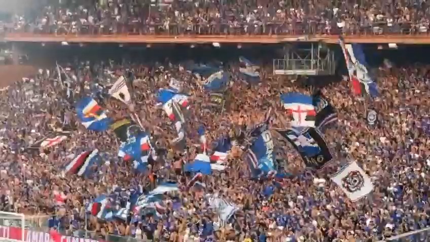 Sampdoria fans in the Gradinata Sud is a sight to behold 🔵⚪️🔴⚫️