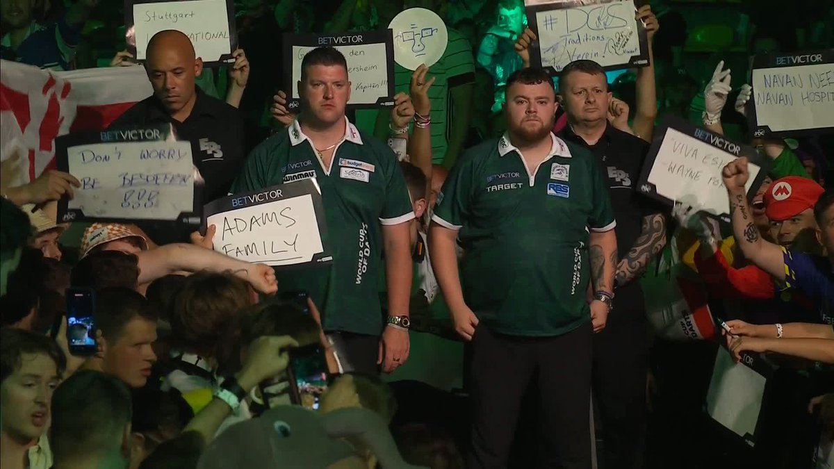 The crowd are LOVING Northern Ireland's walk on 🕺