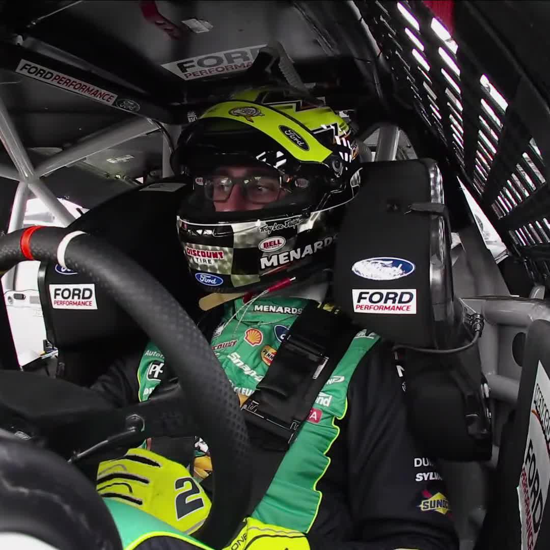 .Jeff Gordon with the command! 🔥