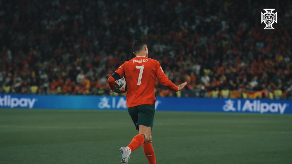 𝗦𝗜𝗨𝗨𝗨 𝟵𝟯𝟴 na carreira 🐐 Cristiano Ronaldo Podes ver 𝗣𝗼𝗿𝘁𝘂𝗴𝗮𝗹 𝗢𝗻 𝗩𝗶𝗲𝘄 #50 aqui 👉 #FazHistória | #NationsLeague