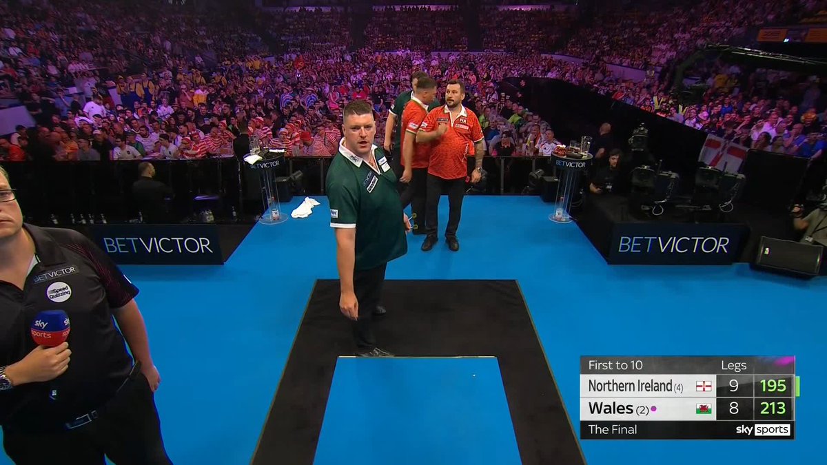 WE ARE GOING ALL THE WAY!! Northern Ireland miss four title darts and Jonny Clayton digs so deep to bring Wales level at 9-9! 📺 #WCOD25
