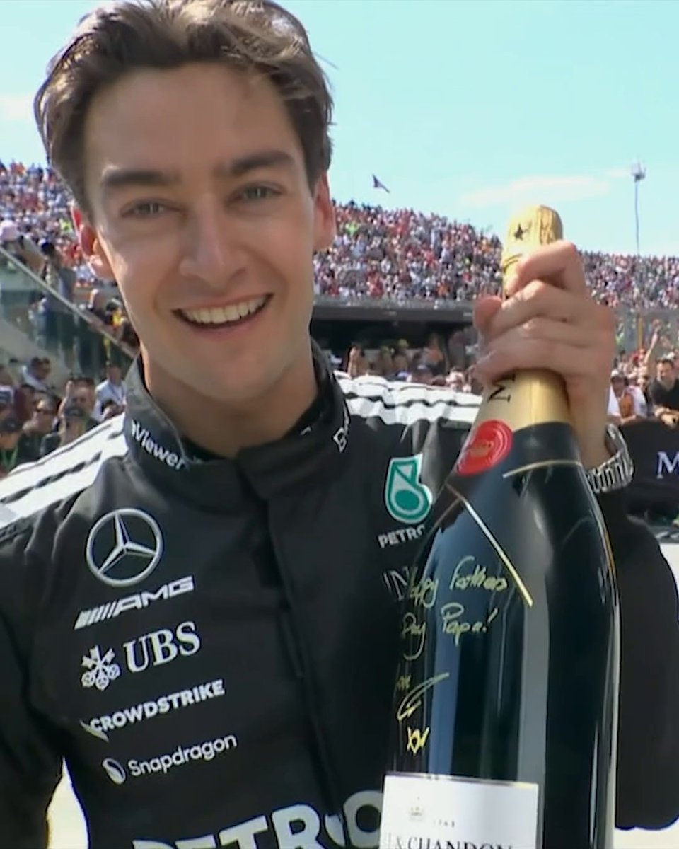 "Happy Father's Day Papa!" ✍️ George Russell signed this champagne bottle in honor of his dad 🖤