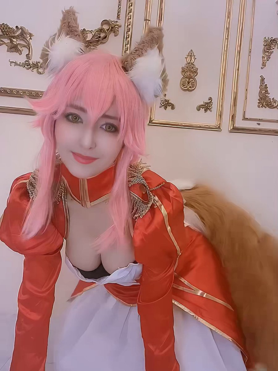 おは玉藻（1151日目)🦊 Fate/EXTELLA店舗別購入特典（あみあみ） タペストリーネロ玉藻服交換 尻尾フリフリ動画❤️ 先週はめちゃくちゃ激務でしたが 全て無事に終了✌️ 本日はリプ返やファンティア更新して 撮影行ってきます🤳 ※この写真の❤️ボタン&amp;RPも お願いします🤲 #今日のタマ活 #おは玉藻