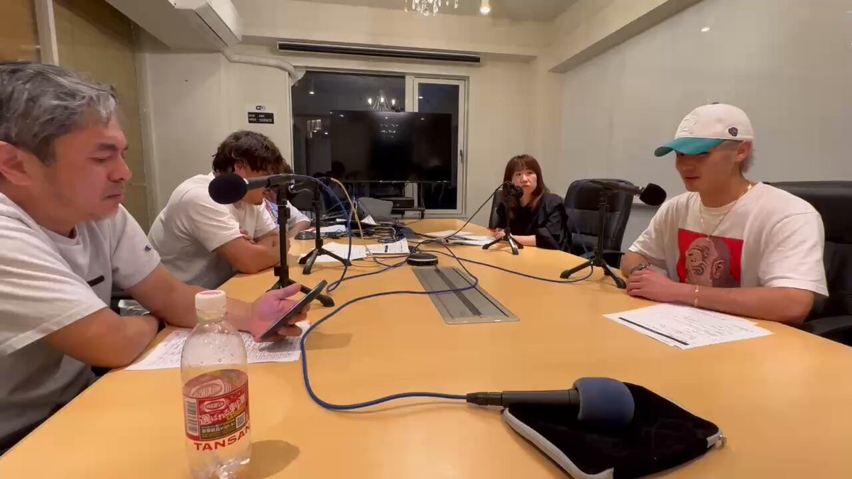 K-1公式ラジオ「K-1 Bonの部屋」 🥊里見柚己（ 里見 柚己 /Yuzuki Satomi ） 🎙️K-1プロデューサー 宮田充（宮田充）が出演 📹番組収録の様子を公開。 番組は各種podcastでご聴取できます🎧（ 番組へのご質問・ご感想も大募集！ ✉️k-1@bayfm.co.jp