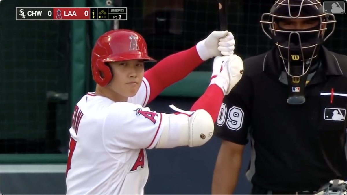 大谷翔平選手の二刀流デビュー戦 ✅2021年4月5日 ┗エンゼルスvsホワイトソックス ・投：4.2回7Ｋ自責点1 (100マイル超え連発) ・打：先制ソロホームラン ✅2025年6月17日 ┗ドジャースvsパドレス どちらも対戦投手がシースという運命的な巡り合わせ🔥 #大谷翔平 #シース