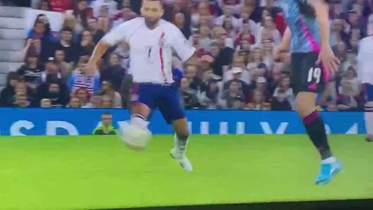 Bonucci'nin kadın ve erkek futbolcuların birlikte oynadığı bir maçta yaptığı müdahale.