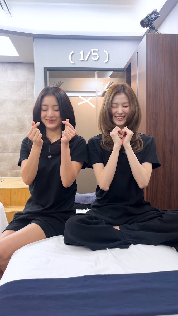 -star Jihyo dan Sana lope lope chemistry test, lucu bgt and pretty 😍😍 rambut mrka modelnya apa sih itu namanya salfok, cantik² bat 😖😖