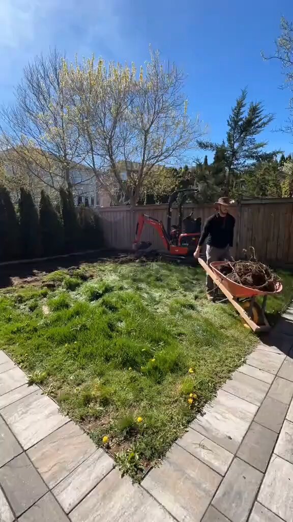 Where is this PR for artificial grass coming from? I never thought there would be a time this would happen but it's happening.... Crazy future. 📹: creativegrass