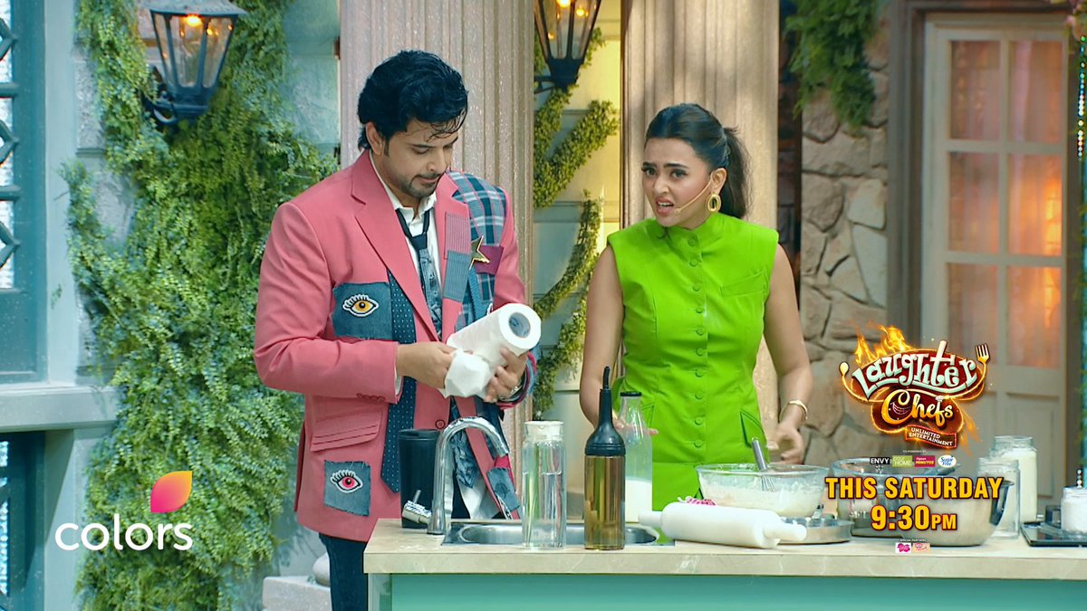 Karan ke dish ko banaane best aur dene kitchen mein uska saath, aa gayi unki better half! 🥹😍 Dekhiye #LaughterChefs - Unlimited Entertainment, Sat-Sun raat 9:30 baje sirf #Colors aur JioHotstar par. ENVY pourhomerange #FlipkartMinutes #SugarfreeIndia #CleanAndDry Sudesh Lehri #NiaSharma #RubinaDilaik RAHUL VAIDYA RKV #AbhishekKumar #SamarthJurel Krushna Abhishek Kashmera Shah #ElvishYadav Karan Kundrra Vicky Jain Ankita lokhande Jain Aly Goni #ReemSameerShaikh Bharti singh Harpal Singh Sokhi #TejaswiniPrakash