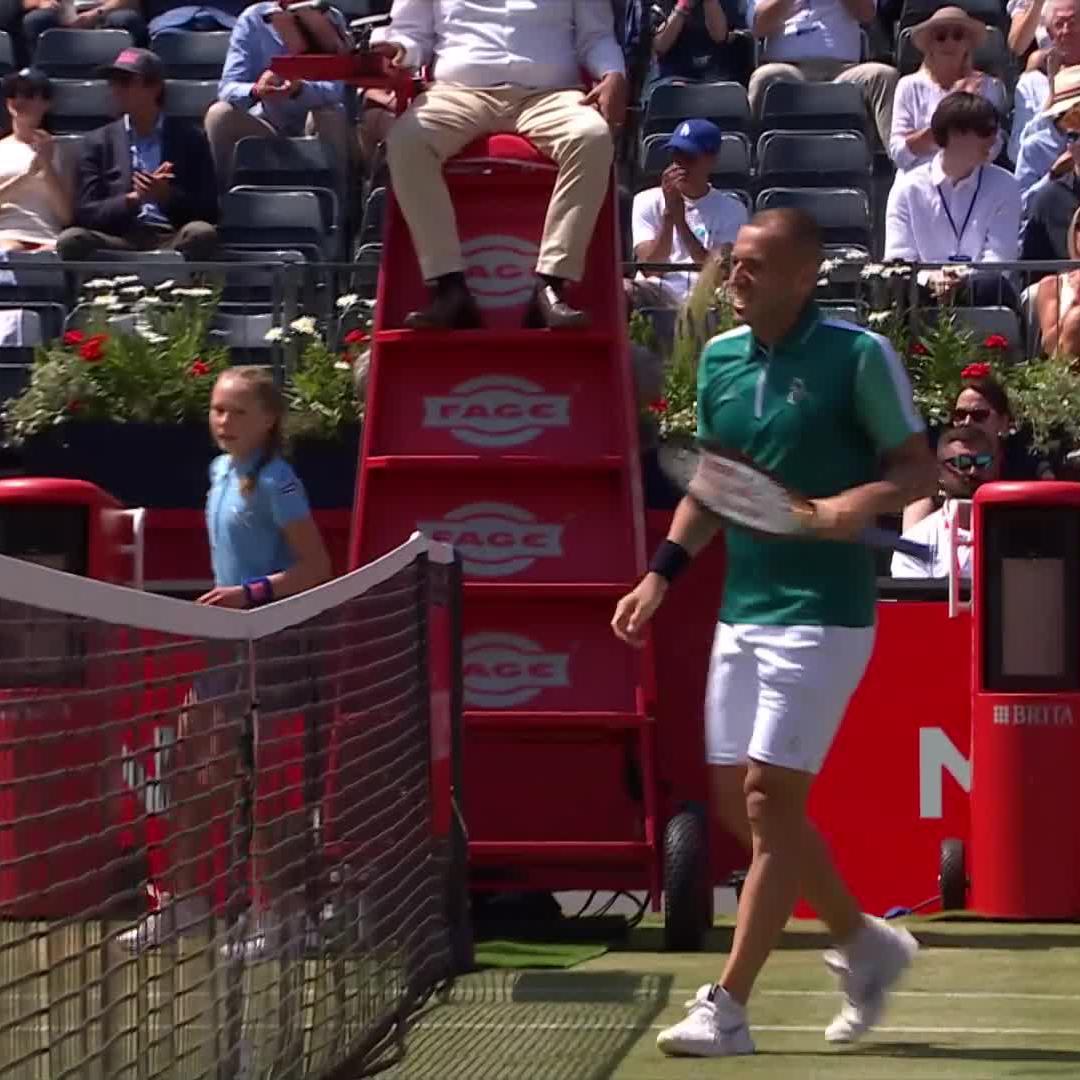 Evans showcasing his grass-court craft 🌱 #HSBCChampionships