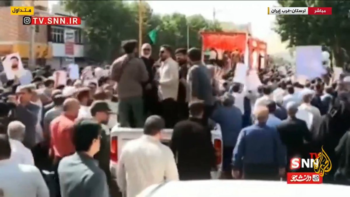 لقطات تظهر تشييع عدد من قتلى القصف الإسرائيلي في محافظة لرستان غربي #إيران #الأخبار