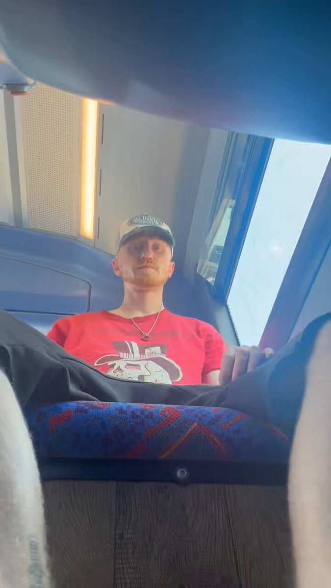 You think I care when im in public nah it only makes me pound your wallet harder Hot and #sweaty today embrace your #ginger #chav #master as I tease you with my #socks #stinky #soles and #spit down your gob🤣 #master Is destroying you #sub #piggies today #cashmaster #findom