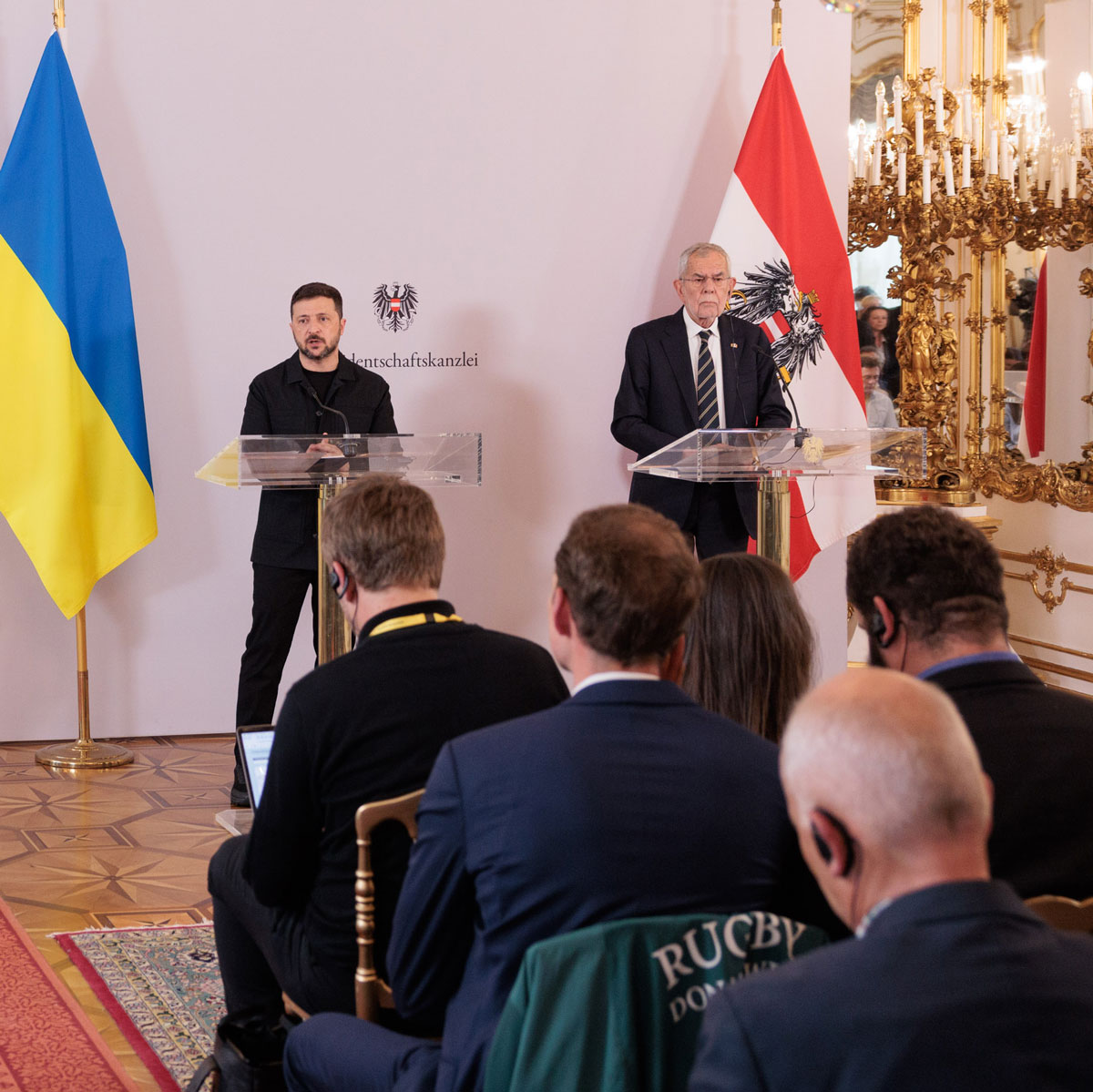 Ich appelliere einmal mehr an die Machthaber im Kreml: Beenden Sie diesen illegalen Krieg und starten Sie ernsthafte und ehrliche Verhandlungen! Die Ukraine – Präsident Volodymyr Zelenskyy / Володимир Зеленський hat mir das heute wieder versichert – ist bereit für den Frieden. (vdb)