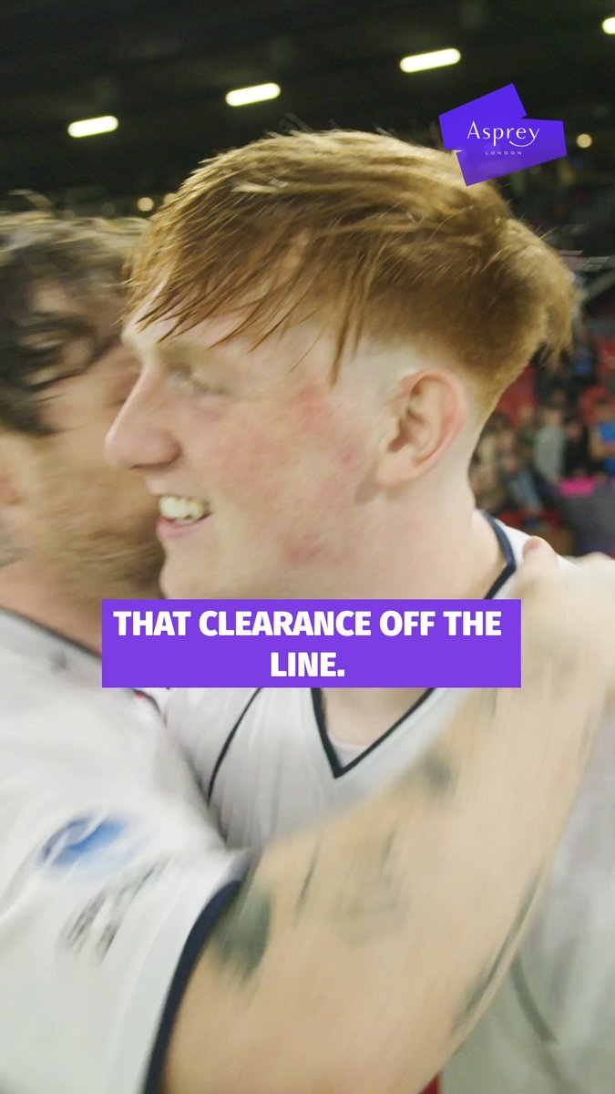 What a game angryginge had! 🔥 A well-deserved Asprey Player of the Match award handed to him by Tom Grennan