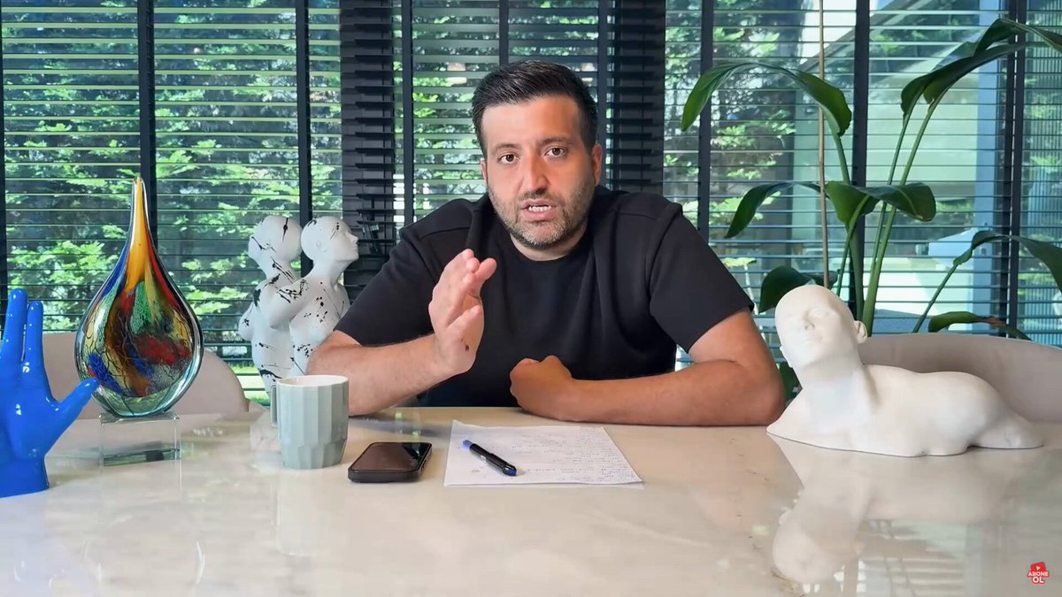 🎙️ Ertan Süzgün: "Galatasaray, Petrovic için Chelsea ile görüştü ancak Chelsea kiralık kotası dolu olduğu için oyuncuyu bonservisle satmak istiyor. Chelsea, Petrovic için 25 milyon € talep ediyor. Galatasaray şu an için Petrovic'i askıya aldı." #yüzdeyüz