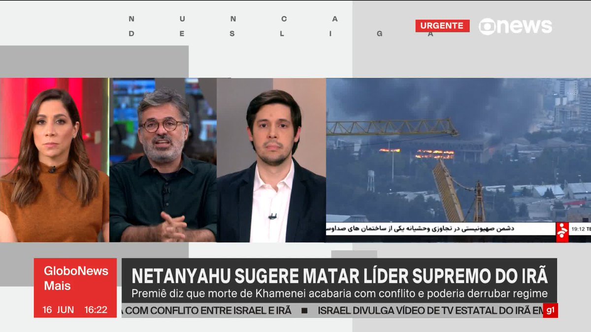“Vale a pena a gente pensar de novo: o que quer Israel? Inicialmente, Israel justificava os ataques pela proximidade que o Irã teria atingido de chegar a ter urânio enriquecido com um percentual suficiente para produzir uma bomba atômica. Então, o objetivo era acabar com esse programa nuclear, que agora o (primeiro-ministro de Israel, Benjamin) Netanyahu diz que está atrasado em muitos e muitos anos graças aos ataques, e depois eliminar os cientistas desse programa, a cúpula militar e de inteligência do Irã. Aparentemente, pelas notícias divulgadas por Israel, isso foi em larga medida atingido. Então, qual o sentido de atacar também um alvo eminentemente civil, como o Ministério de Relações Exteriores ou como a televisão estatal iraniana? Órgãos de mídia são protegidos pelo Direito Humanitário Internacional. São alvos civis que não devem ser atacados, a não ser quando considerados alvos militares legítimos. É isso que Israel está dizendo, que a TV vinha sendo usada pelas Forças Armadas do Irã”, diz Marcelo Lins ao analisar o momento do conflito entre Israel, que bombardeou alvos civis, e Irã, que ameaça sair do Tratado de Não Proliferação de Armas Nucleares. ➡ Assista ao #GloboNewsMais: #GloboNews