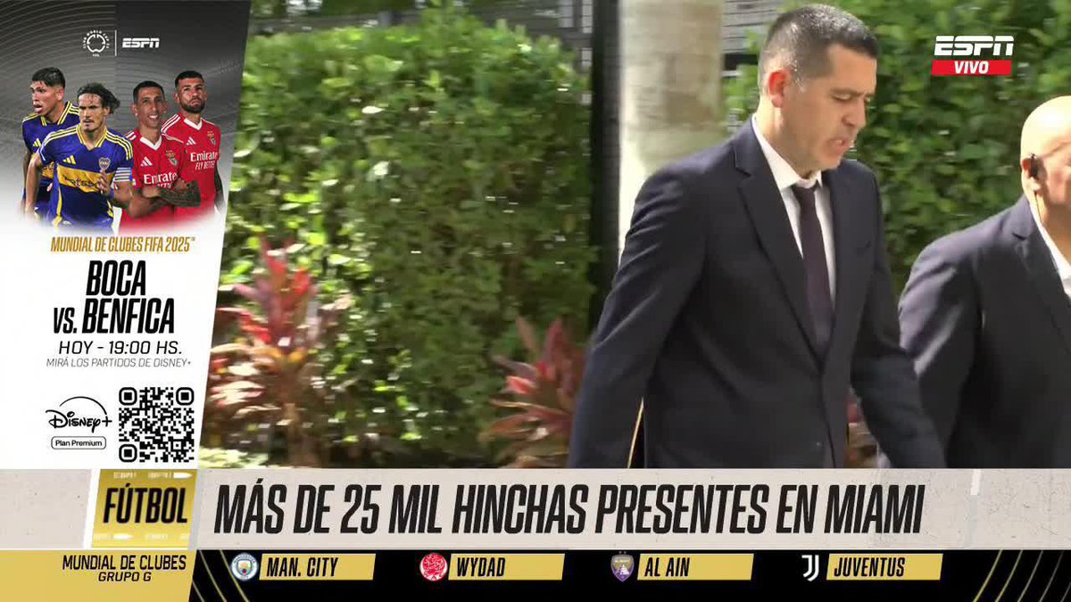 👔DE GALA: Juan Román #Riquelme presente en el Hard Rock Stadium.