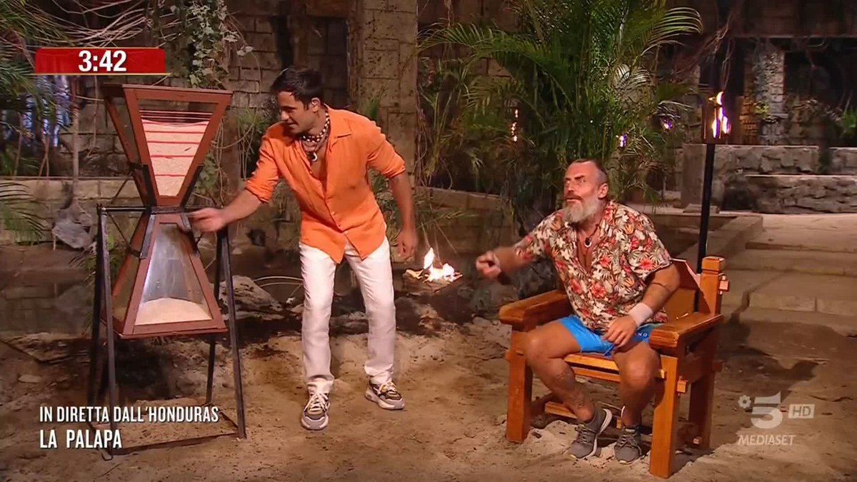 "Non ti voglio sentire, devo attaccare sennò non ci danno da mangiare" RISO >>> FAMIGLIA 😂❤️ #Isola