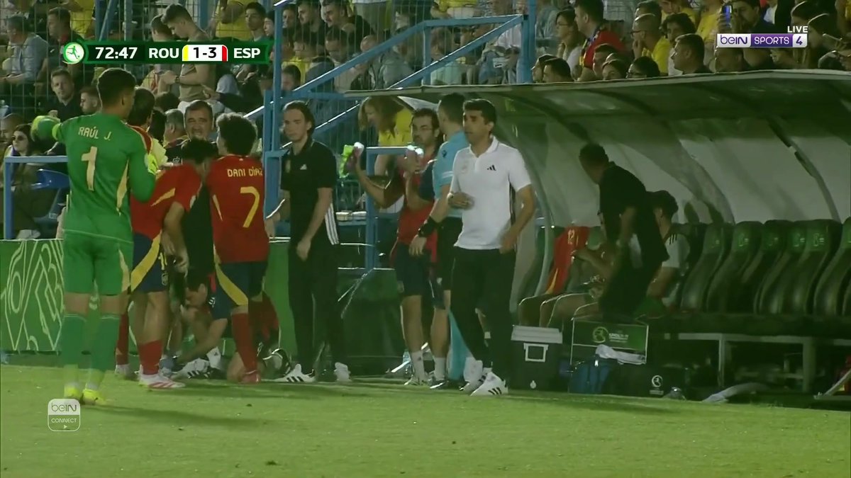 أليخاندرو مونسيراتي يحسم فوز منتخب إسبانيا بإحرازه الهدف الثالث. منتخب إسبانيا يبلغ نصف نهائي بطولة أمم أوروبا تحت 19 عاماً إثر فوزه على صاحب الضيافة منتخب رومانيا بثلاثة أهداف لواحد. #بطولة_أوروبا_تحت_19_سنة #إسبانيا #رومانيا
