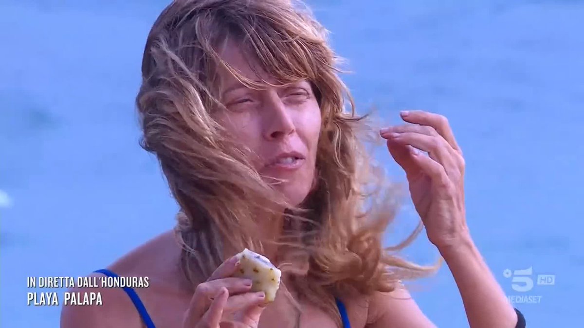 "Se chiudo le narici, non si sentono i sapori" GIUSTAMENTE JEY: "NON POTEVI DIRLO PRIMA???" ๐๐๐ #Isola