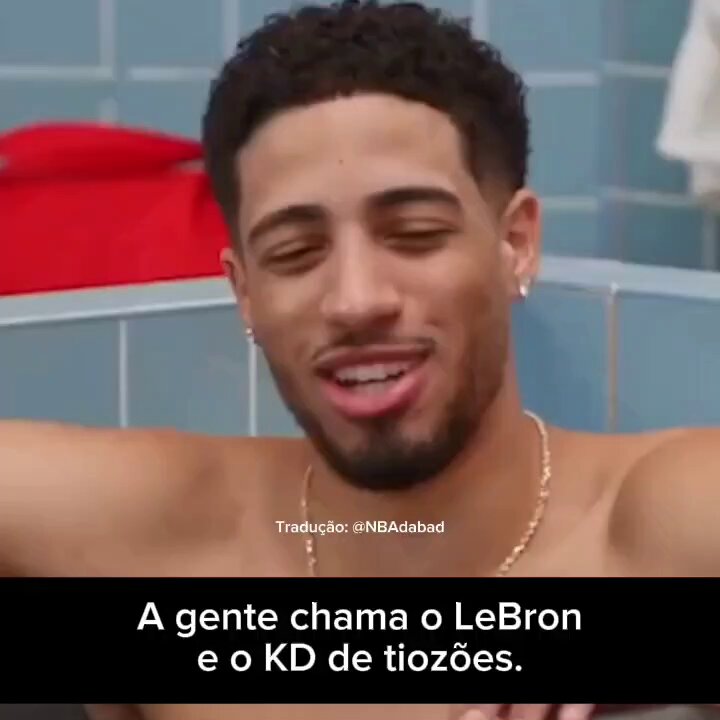 O Haliburton acusando o LeBron de assistir vídeo no volume mais alto sem fone. E ainda chamou ele de "tiozão". Que vídeo fantástico.