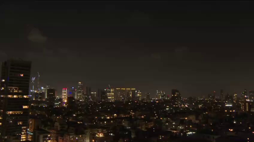 🔴 İran saldırıları nedeniyle devreye giren Demir kubbe füzeleri kontrol çıkarak Tel Aviv içine düştü!