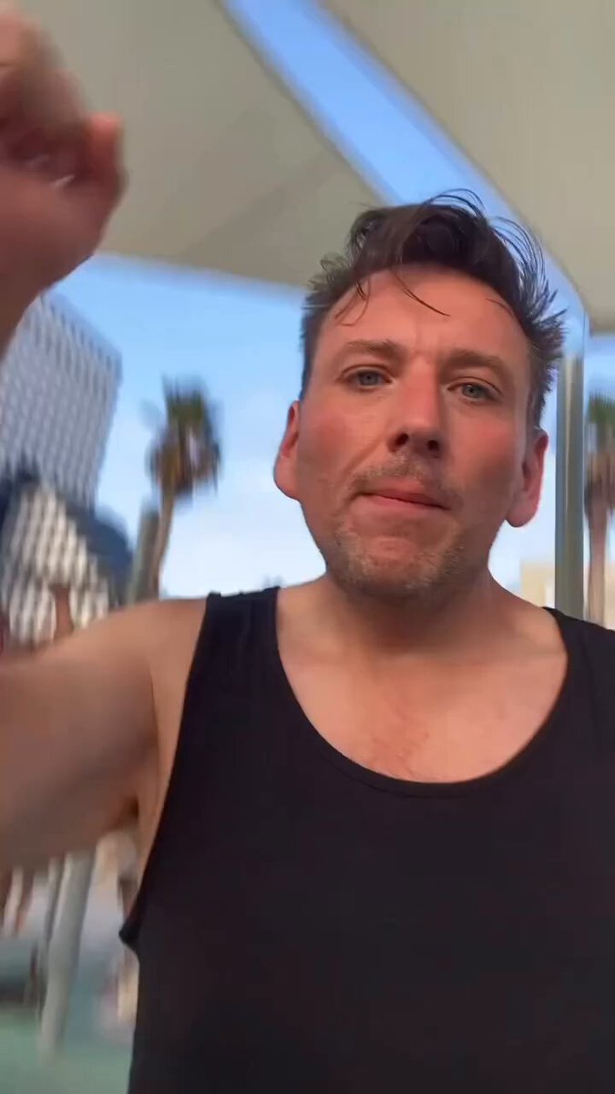 Oh my god 🤮🤮🤮 I've never bothered watching any of this asshole's videos (Daniel Ryan Spaulding) and damn, what a psychopath!!! This whole gay-Nazi shit is so wack.