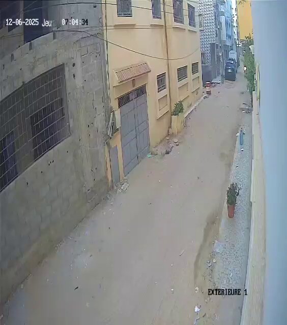 🚨⚠️Dans mon quartier, deux de mes voisins ont été agressés par deux individus en scooter. L’un d’eux a sorti un couteau et a volé le téléphone de la fille. Kuti diapp sathie buko yerem. Kolenthi jékou bala mu len di ray, door len ko balu boop.⚠️🚨