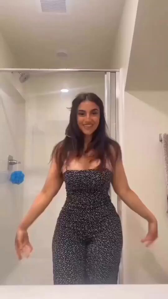 تعبت وانت تجلغ على المقاطع؟ 🥵🔥 حمل هذه التطبيق و تع نفرك سوا بالكام مجانا 👇💥 تطبيق كام بنات مجانا موجوده هناك 24 ساعه فاتحه❤️‍🔥