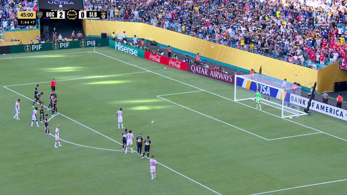 💪 | Angel Di Maria redonne de l'espoir à Benfica grâce à ce penalty ! #FIFACWC #TakeItToTheWorld Suivez la rencontre Boca Juniors 🆚 SL Benfica gratuitement ici : ! 👈