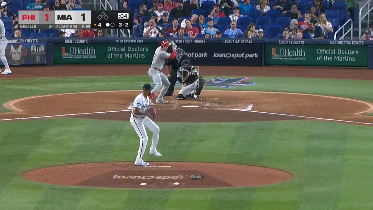 Max Kepler goes second deck and gives the Philadelphia Phillies the lead 💪