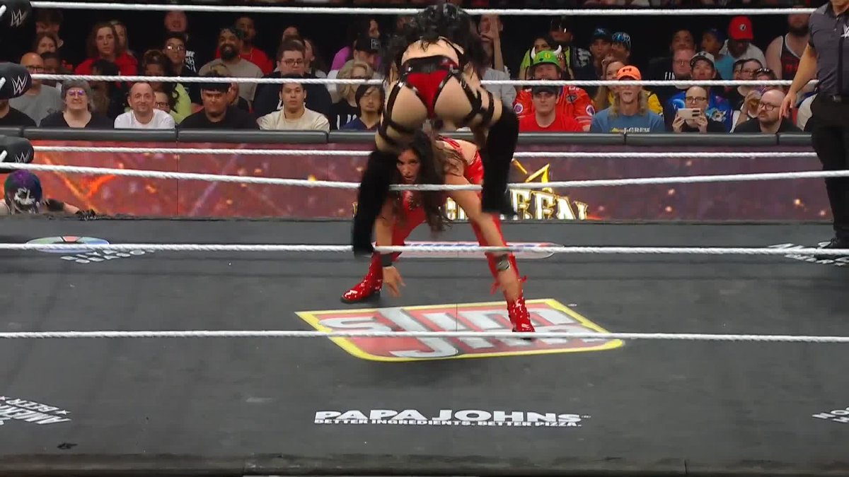Who will ADVANCE?! #WWERaw