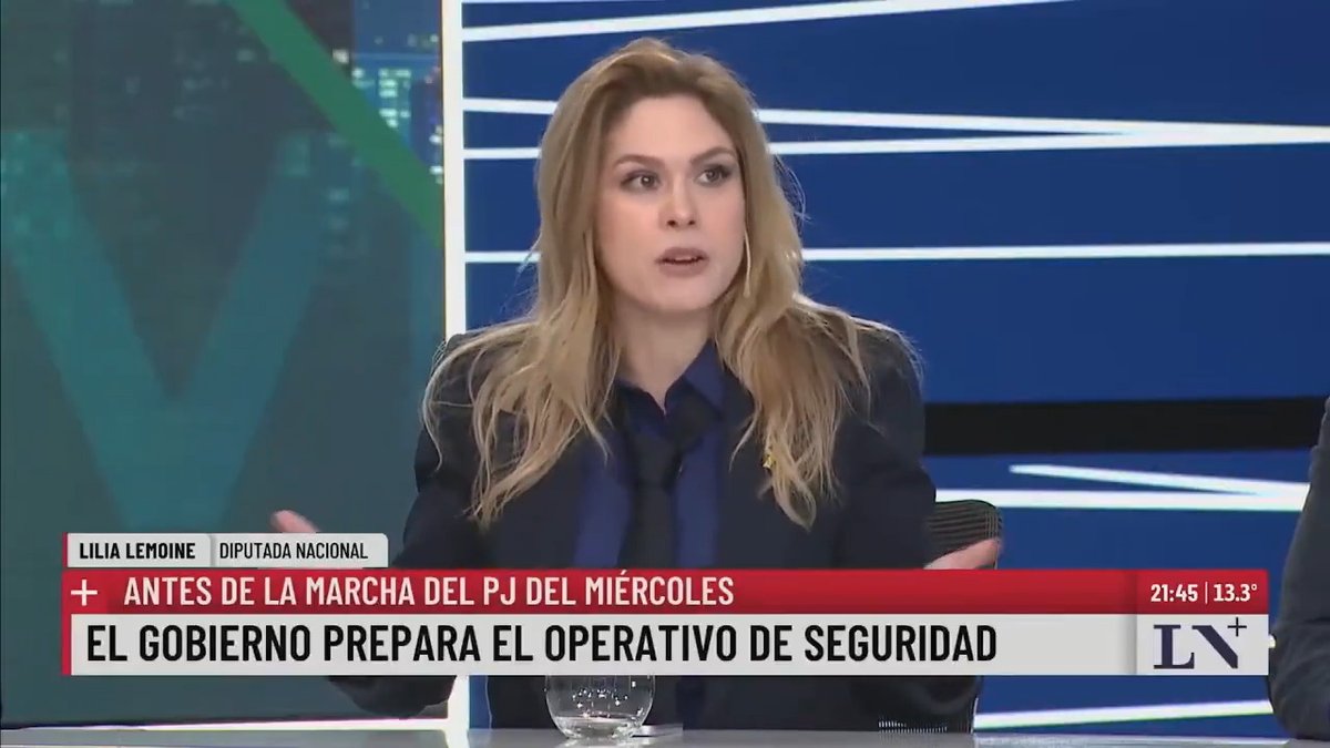 🗣️ “Me sorprende que ningún vecino haya salido con la manguera”. La diputada Lilia Lemoine afirmó que es “injusto” para la gente de la zona que Cristina Kirchner cumpla prisión domiciliaria e ironizó: “No se les ocurra salir al balcón con agua fría”. 📍 En #MásVerdad