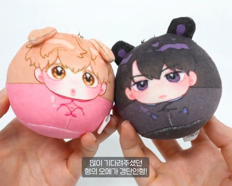 BL웹툰 《형의 오메가》 공식 굿즈 💖예약판매 𝐒𝐓𝐀𝐑𝐓💖 소장하면 궁전으로 갈 수도 있는 수아&도윤 굿즈들을 지금 만나보세요! 🌸예판 기간: ~2025.06.22 23:59 🌸미스터블루 굿즈샵에서! ▶ #BL #웹툰 #형의오메가 #굿즈 #미인공